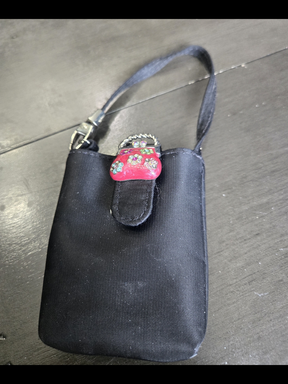 phone lanyard bag.